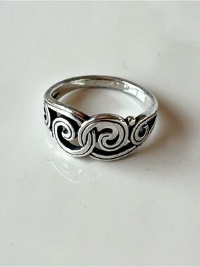 Retired James Avery Sterling Silver Gentle Waves Ring Sz 7